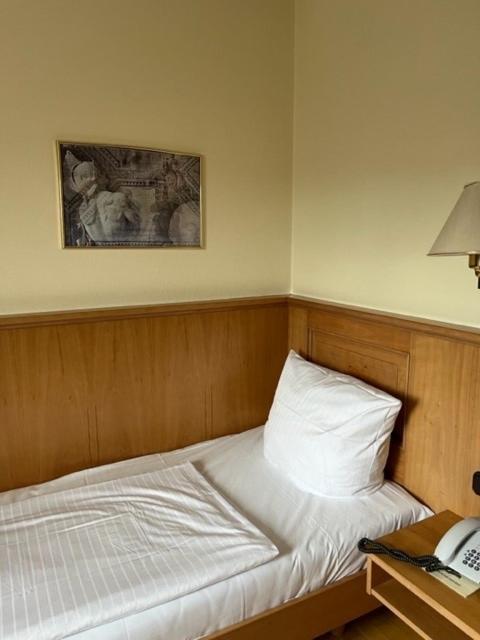 Hotel Roemischer Kaiser เทรียร์ ภายนอก รูปภาพ