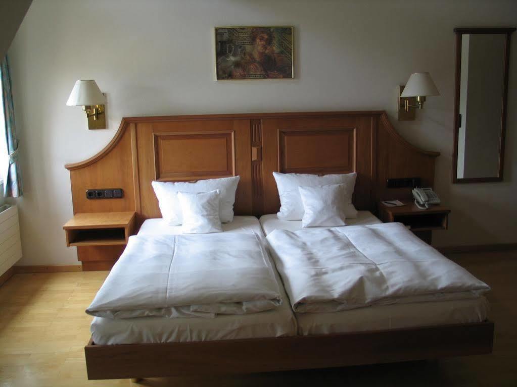 Hotel Roemischer Kaiser เทรียร์ ภายนอก รูปภาพ