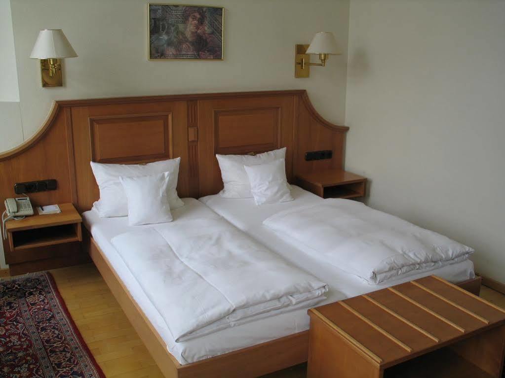 Hotel Roemischer Kaiser เทรียร์ ภายนอก รูปภาพ